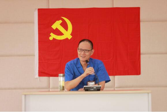 跟共產黨走,做合格黨員